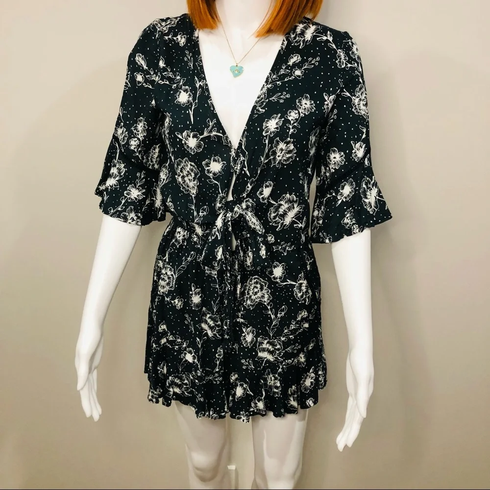 KIVARI Navy & White Floral Playsuit Romper XS Front Tie, Elastic Waist, Pockets - Picture 1 of 12